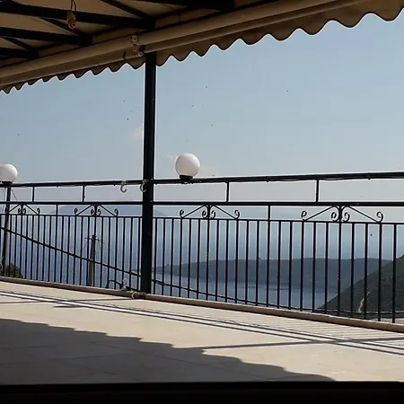 An Amazing Place For You! Giannas Apartman Évyiros
